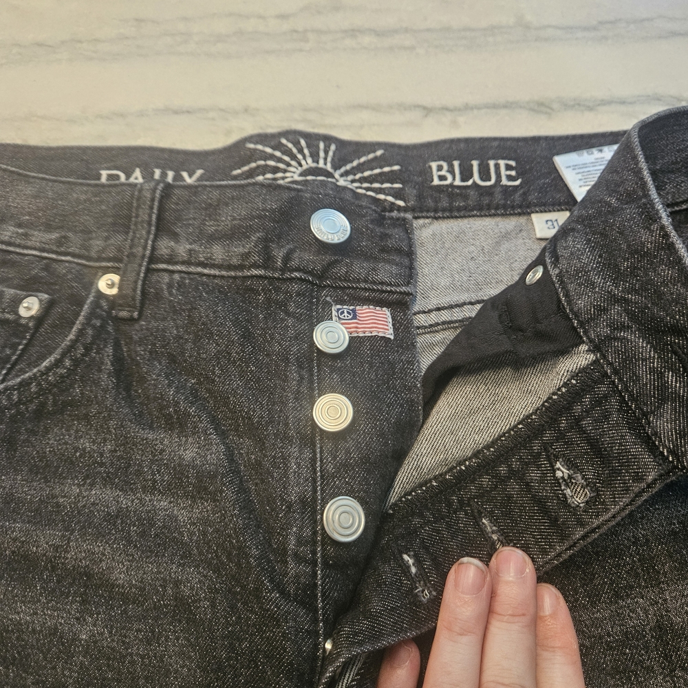 NWT Daily Blue Button Fly Black Wash Jeans Sz 31